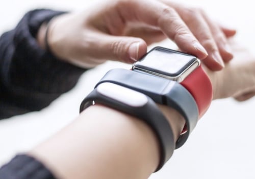 How does fitness watch track calories?